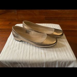 Rockport Flats, Gold. Women’s 8.5 US.